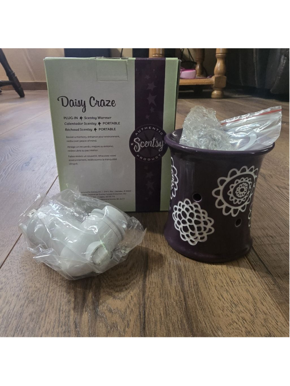 Scentsy Daisy Craze Purple & White Plug-in Warmer